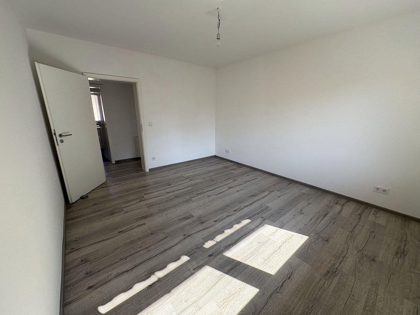 Prenájom bytu 4-izbový 96 m², Bad Vilbel, Hesensko Prenájom bytu 4-izbový 96 m², Bad Vilbel, Hesensko