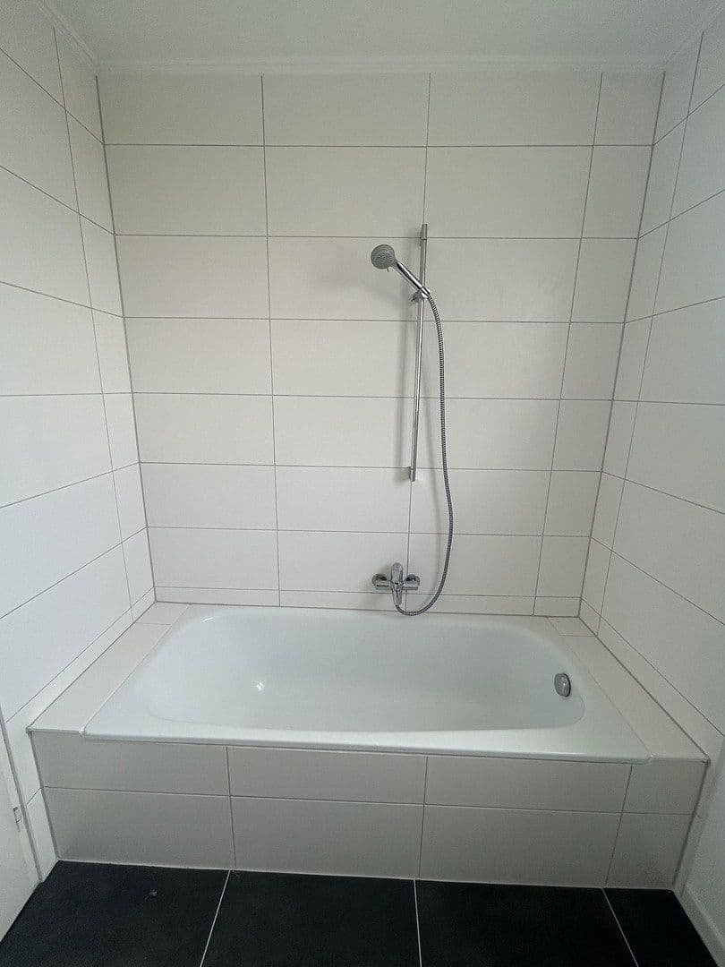 Prenájom bytu 4-izbový 110 m², Offenbach, Hesensko Prenájom bytu 4-izbový 110 m², Offenbach, Hesensko