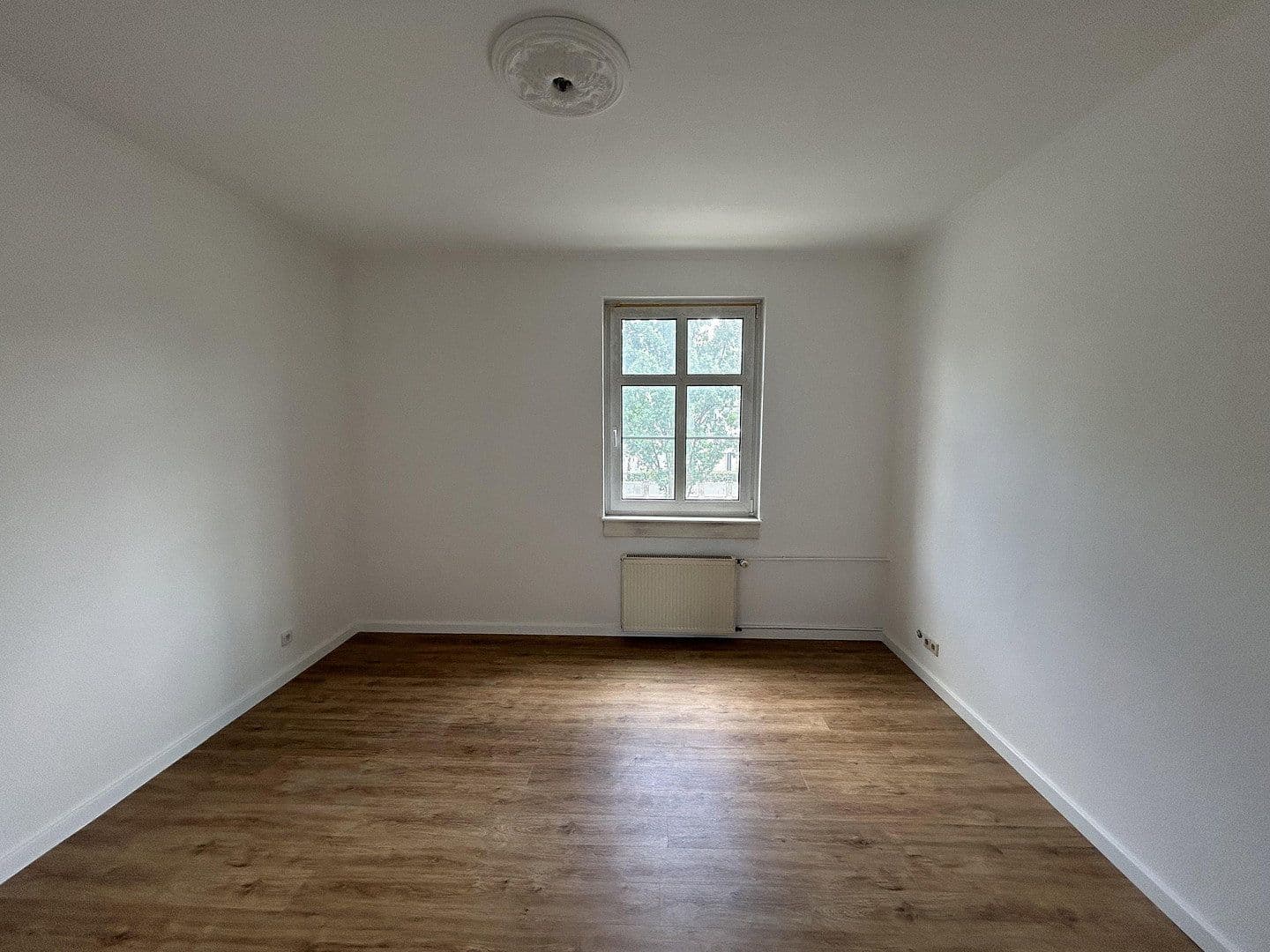 Prenájom bytu 4-izbový 110 m², Offenbach, Hesensko Prenájom bytu 4-izbový 110 m², Offenbach, Hesensko