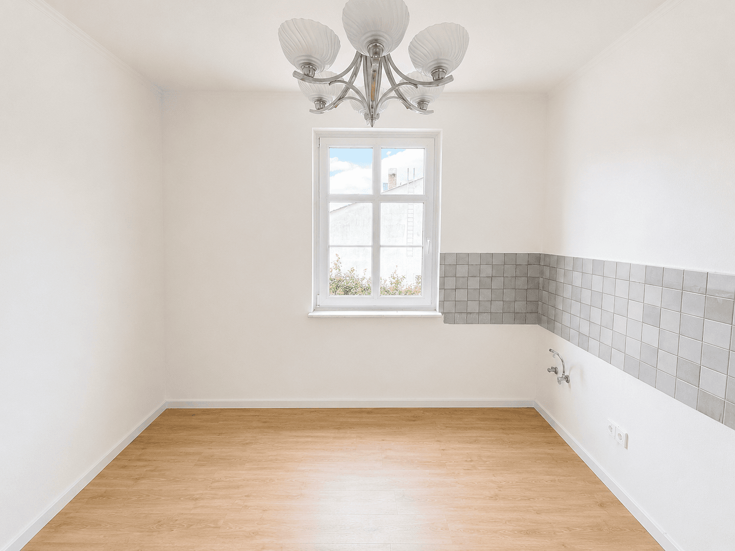Prenájom bytu 4-izbový 110 m², Offenbach, Hesensko Prenájom bytu 4-izbový 110 m², Offenbach, Hesensko