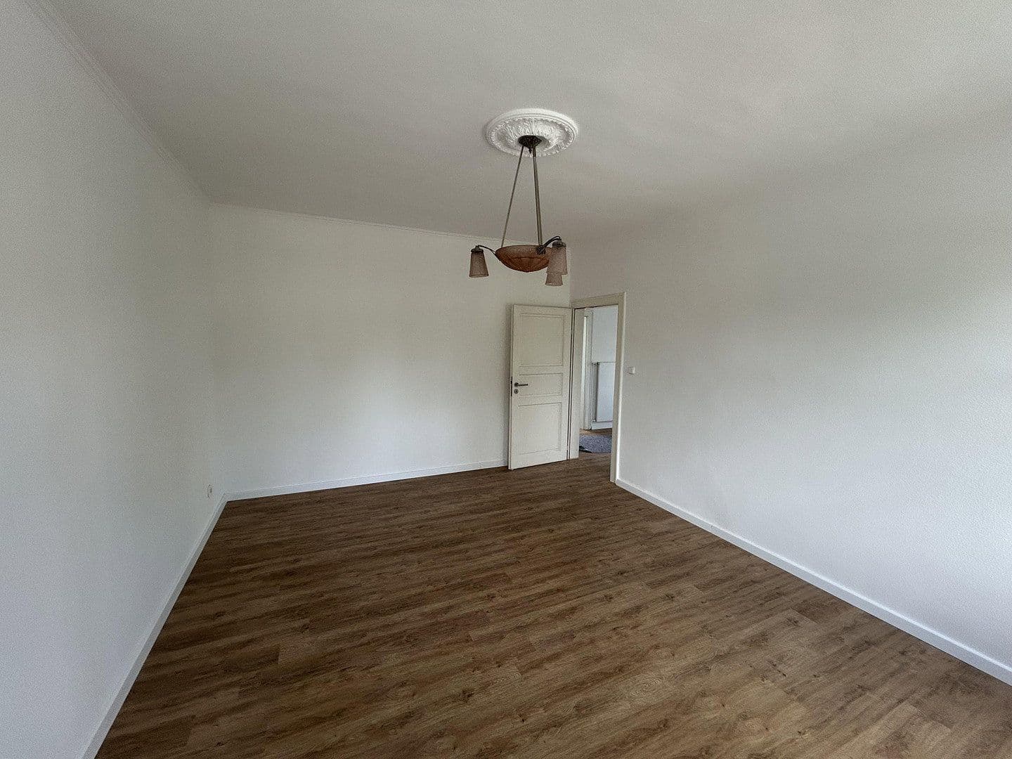 Prenájom bytu 4-izbový 110 m², Offenbach, Hesensko Prenájom bytu 4-izbový 110 m², Offenbach, Hesensko
