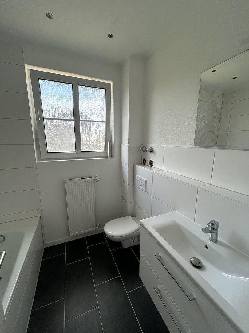 Prenájom bytu 4-izbový 110 m², Offenbach, Hesensko Prenájom bytu 4-izbový 110 m², Offenbach, Hesensko