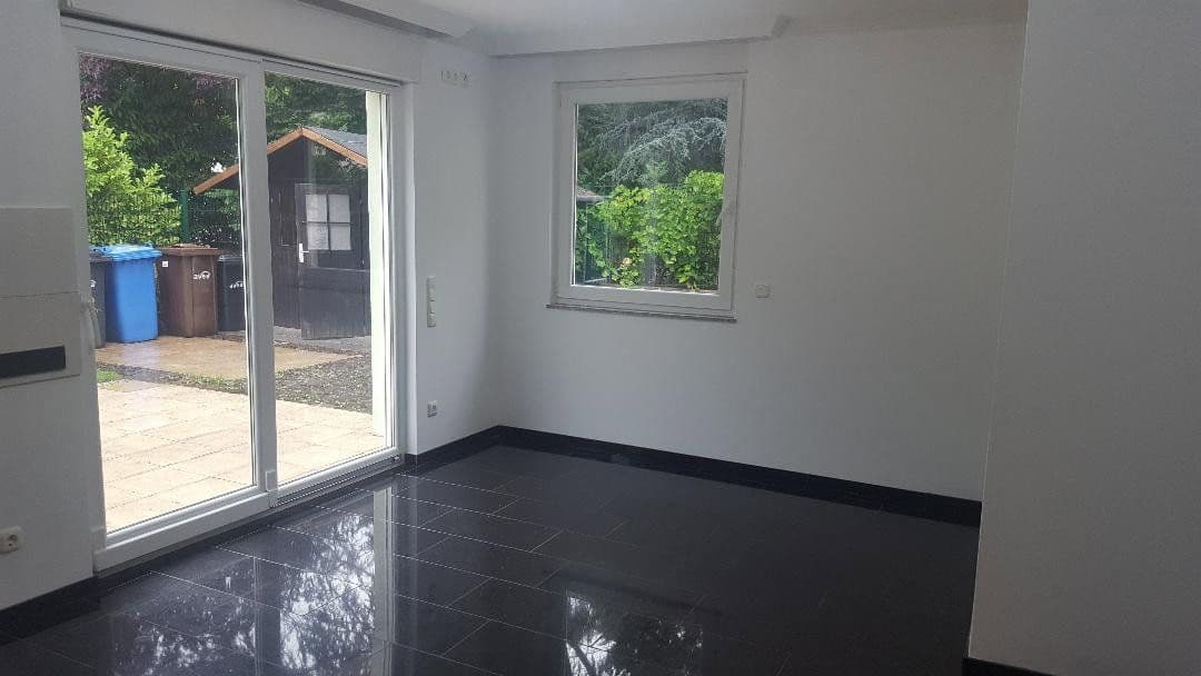 Prenájom domu 244 m², pozemok 384 m², Leverkusen, Severné Porýnie - Westfálsko Prenájom domu 244 m², pozemok 384 m², Leverkusen, Severné Porýnie - Westfálsko
