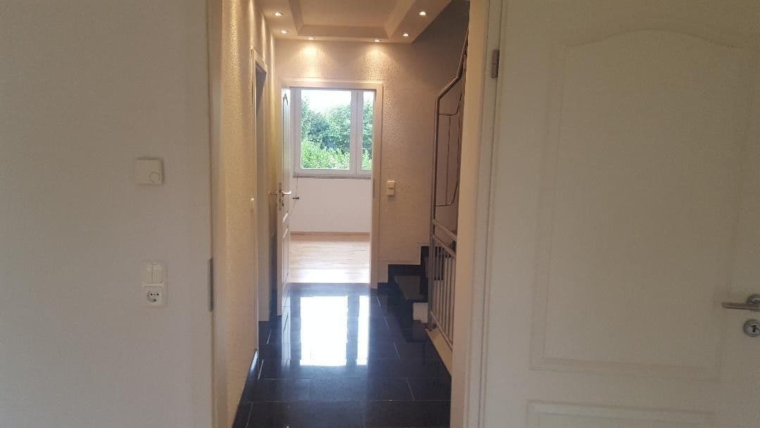 Prenájom domu 244 m², pozemok 384 m², Leverkusen, Severné Porýnie - Westfálsko Prenájom domu 244 m², pozemok 384 m², Leverkusen, Severné Porýnie - Westfálsko