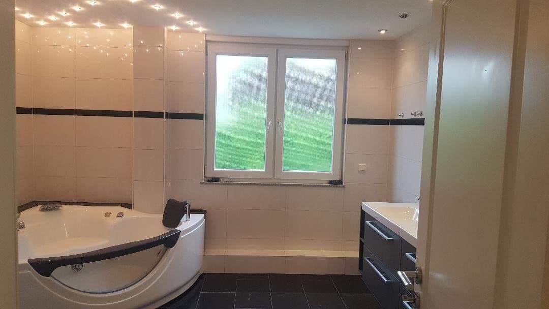 Prenájom domu 244 m², pozemok 384 m², Leverkusen, Severné Porýnie - Westfálsko Prenájom domu 244 m², pozemok 384 m², Leverkusen, Severné Porýnie - Westfálsko