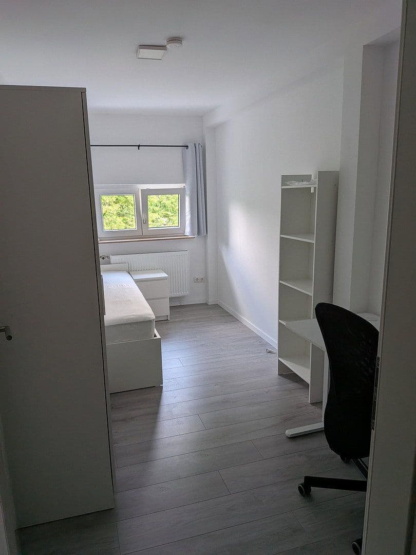 Prenájom bytu 5-izbový 83 m², Zeppelinstraße 42, Mannheim, Bádensko-Wurttembersko Prenájom bytu 5-izbový 83 m², Zeppelinstraße 42, Mannheim, Bádensko-Wurttembersko