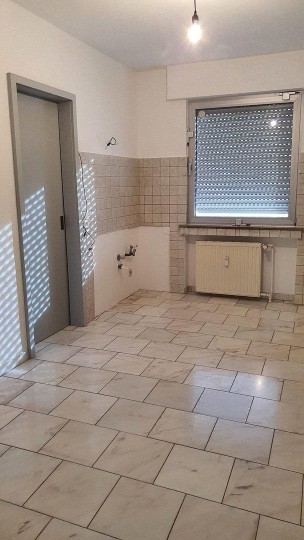 Prenájom bytu 4-izbový 130 m², Duisburg, Severné Porýnie - Westfálsko Prenájom bytu 4-izbový 130 m², Duisburg, Severné Porýnie - Westfálsko