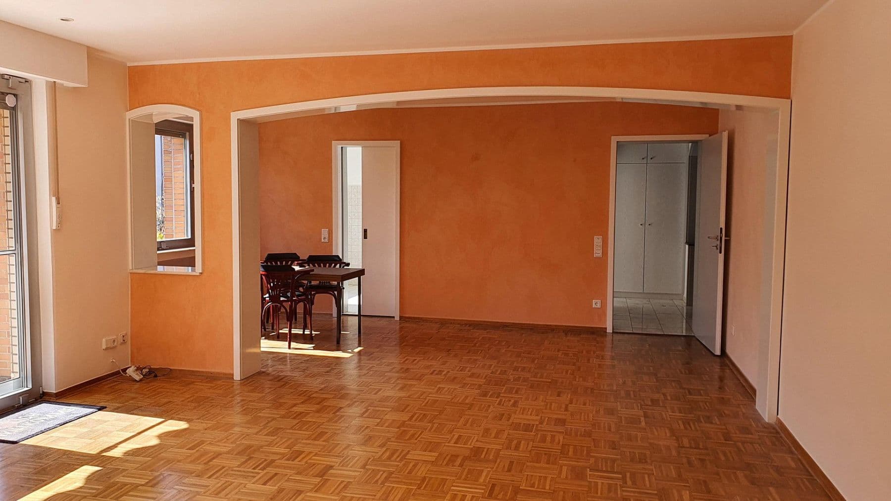 Prenájom bytu 4-izbový 130 m², Duisburg, Severné Porýnie - Westfálsko Prenájom bytu 4-izbový 130 m², Duisburg, Severné Porýnie - Westfálsko
