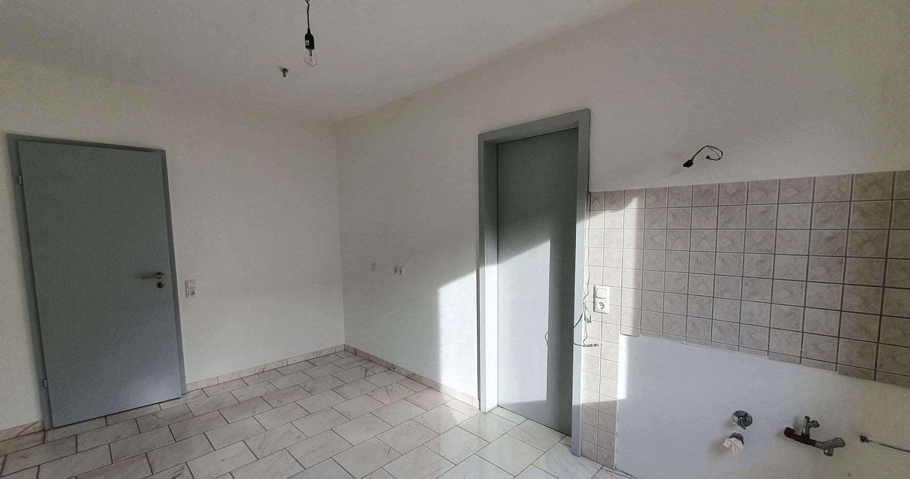 Prenájom bytu 4-izbový 130 m², Duisburg, Severné Porýnie - Westfálsko Prenájom bytu 4-izbový 130 m², Duisburg, Severné Porýnie - Westfálsko