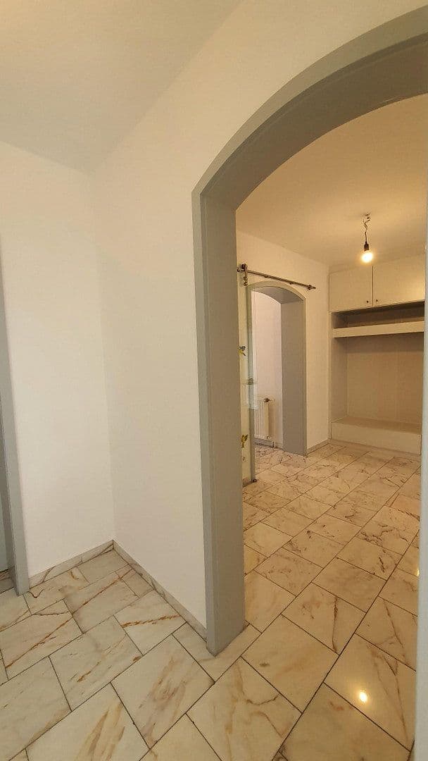 Prenájom bytu 4-izbový 130 m², Duisburg, Severné Porýnie - Westfálsko Prenájom bytu 4-izbový 130 m², Duisburg, Severné Porýnie - Westfálsko