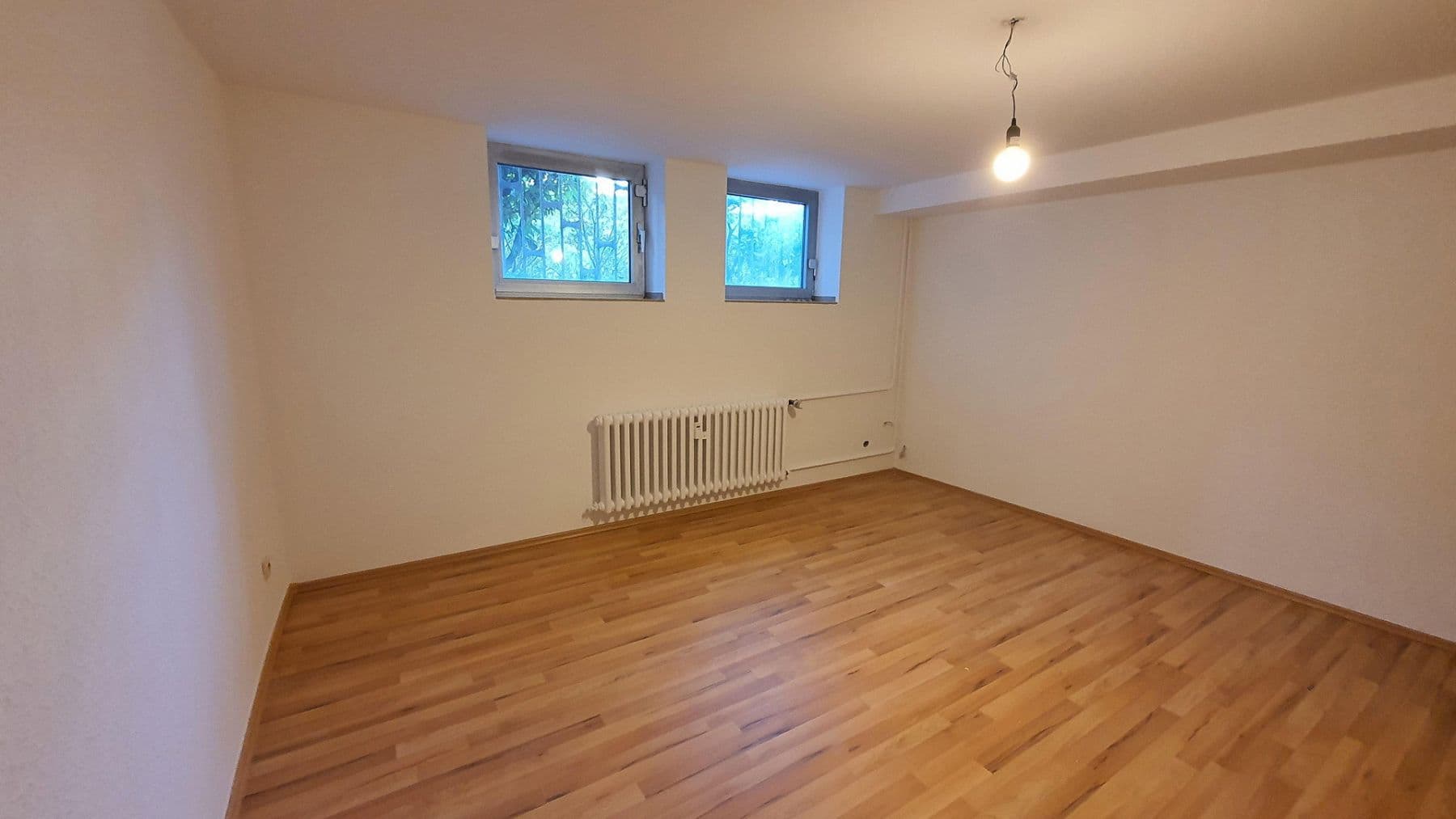 Prenájom bytu 4-izbový 130 m², Duisburg, Severné Porýnie - Westfálsko Prenájom bytu 4-izbový 130 m², Duisburg, Severné Porýnie - Westfálsko