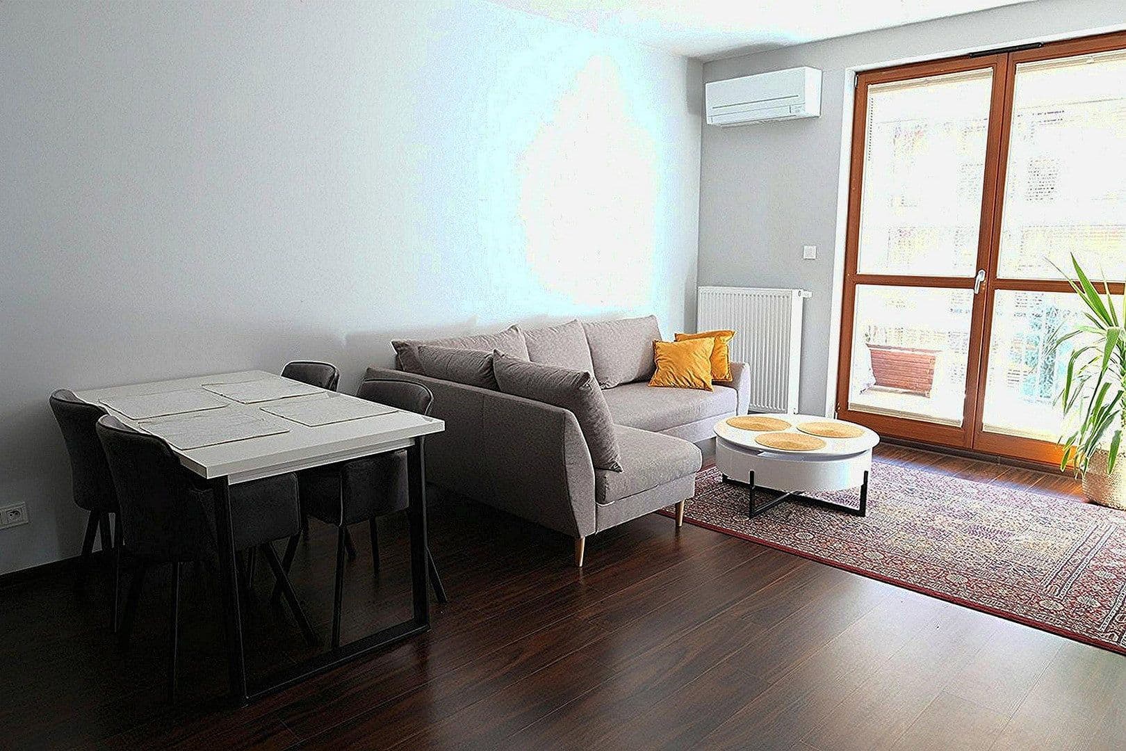 Prenájom bytu 2-izbový 54 m², Berlin, Berlín Prenájom bytu 2-izbový 54 m², Berlin, Berlín