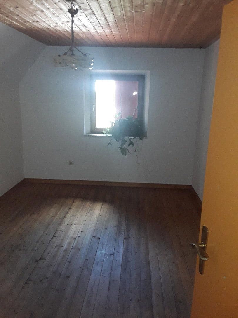 Predaj domu 142 m², pozemok 1.780 m², Hauptstr 66, Walkertshofen, Bavorsko Predaj domu 142 m², pozemok 1.780 m², Hauptstr 66, Walkertshofen, Bavorsko