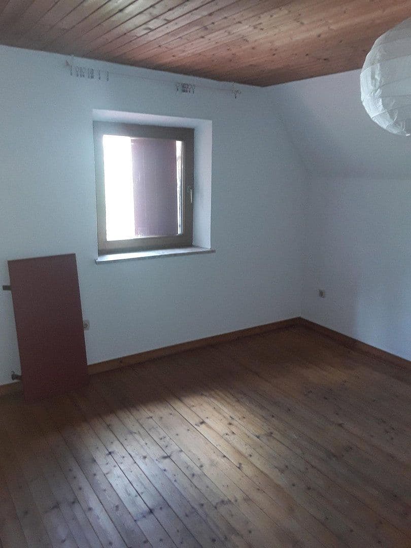 Predaj domu 142 m², pozemok 1.780 m², Hauptstr 66, Walkertshofen, Bavorsko Predaj domu 142 m², pozemok 1.780 m², Hauptstr 66, Walkertshofen, Bavorsko
