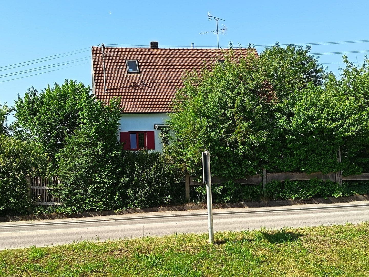 Predaj domu 142 m², pozemok 1.780 m², Hauptstr 66, Walkertshofen, Bavorsko Predaj domu 142 m², pozemok 1.780 m², Hauptstr 66, Walkertshofen, Bavorsko