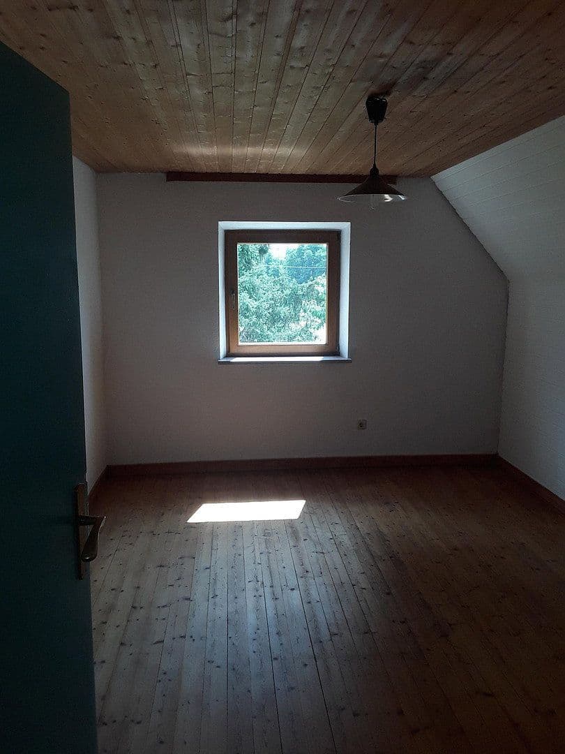 Predaj domu 142 m², pozemok 1.780 m², Hauptstr 66, Walkertshofen, Bavorsko Predaj domu 142 m², pozemok 1.780 m², Hauptstr 66, Walkertshofen, Bavorsko