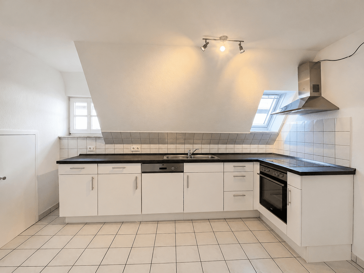 Prenájom bytu 2-izbový 75 m², Schorndorf, Bádensko-Wurttembersko Prenájom bytu 2-izbový 75 m², Schorndorf, Bádensko-Wurttembersko