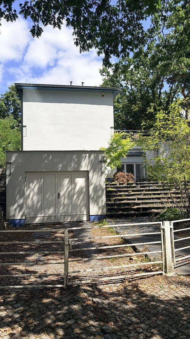 Predaj domu 215 m², pozemok 1.423 m², Kleinmachnow, Brandenbursko Predaj domu 215 m², pozemok 1.423 m², Kleinmachnow, Brandenbursko