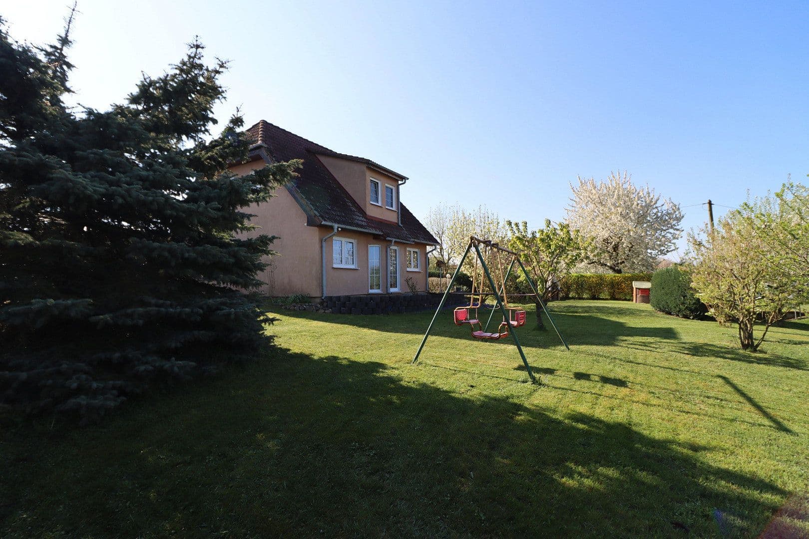 Predaj domu 104 m², pozemok 1.114 m², Oberuckersee, Brandenbursko Predaj domu 104 m², pozemok 1.114 m², Oberuckersee, Brandenbursko