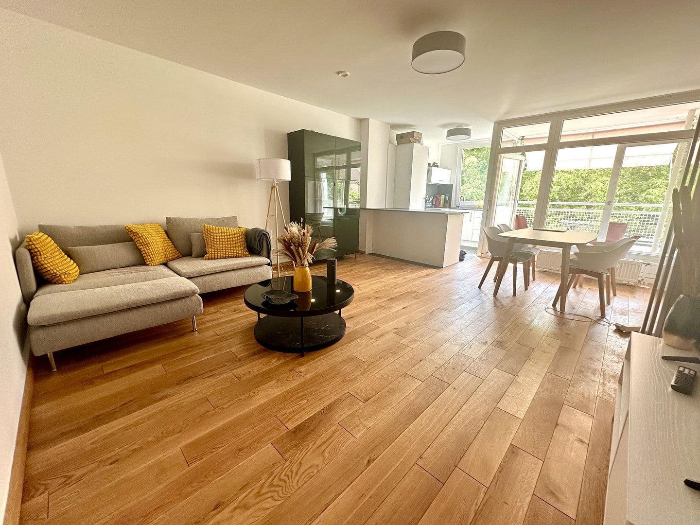 Prenájom bytu 3-izbový 81 m², Kleiststr. 38A, Berlin, Berlín Prenájom bytu 3-izbový 81 m², Kleiststr. 38A, Berlin, Berlín