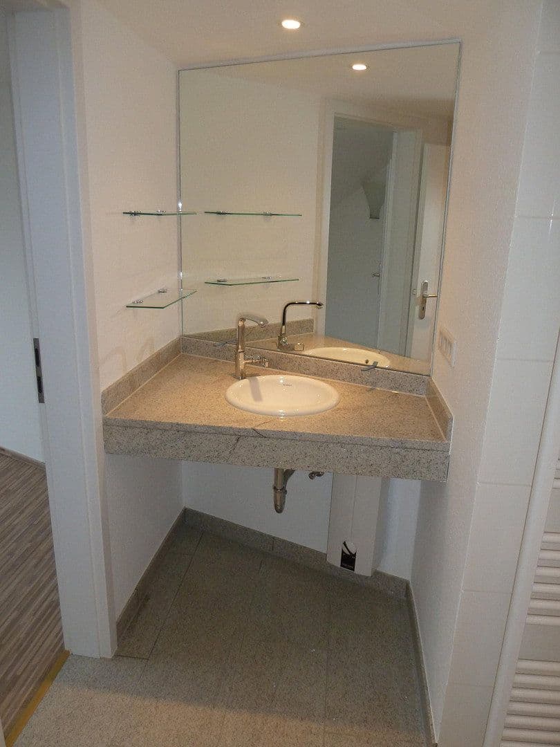 Prenájom bytu 2-izbový 37 m², Viktorstraße 10, Wuppertal, Severné Porýnie - Westfálsko Prenájom bytu 2-izbový 37 m², Viktorstraße 10, Wuppertal, Severné Porýnie - Westfálsko