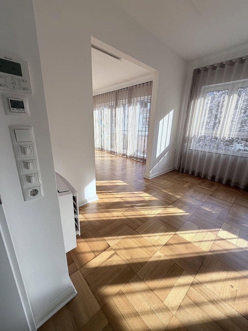 Prenájom bytu 3-izbový 90 m², Neuwied, Porýnie-Falcko Prenájom bytu 3-izbový 90 m², Neuwied, Porýnie-Falcko