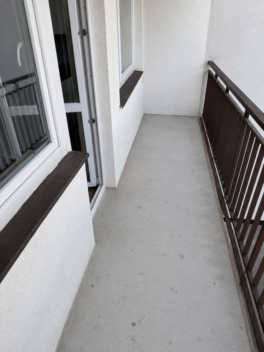 Prenájom bytu 1-izbový 33 m², Pod Třebešínem, Praha, Praha Prenájom bytu 1-izbový 33 m², Pod Třebešínem, Praha, Praha