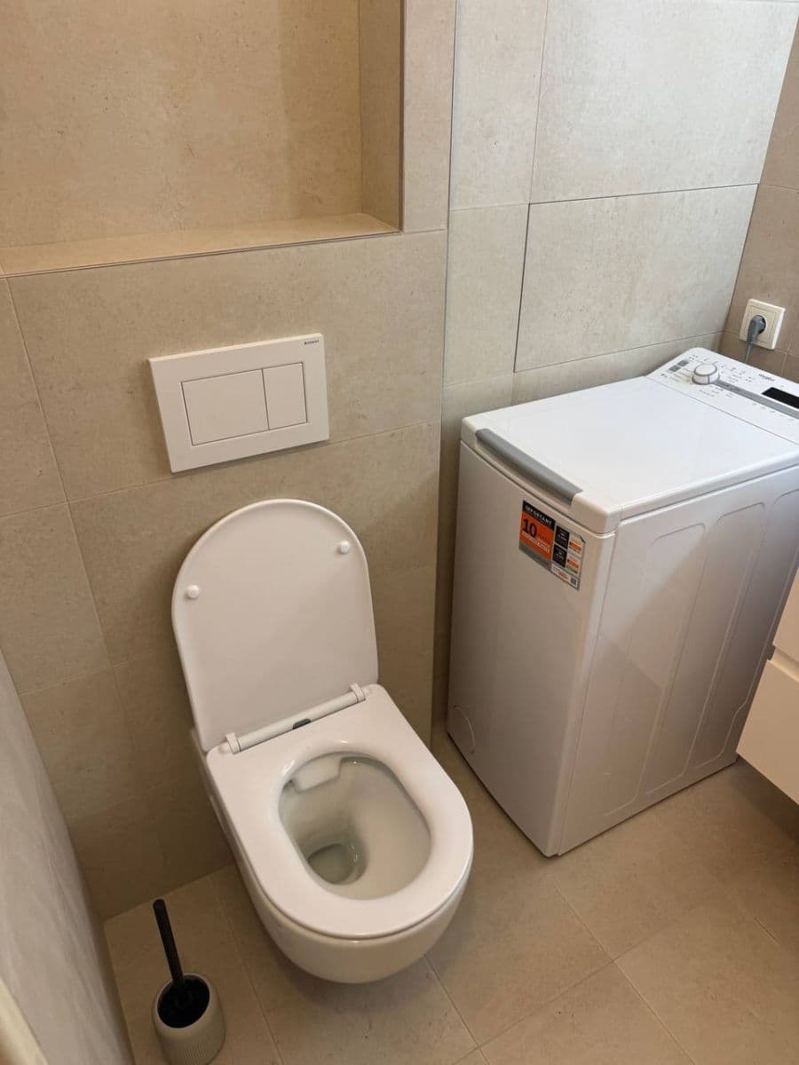 Prenájom bytu 1-izbový 33 m², Pod Třebešínem, Praha, Praha Prenájom bytu 1-izbový 33 m², Pod Třebešínem, Praha, Praha