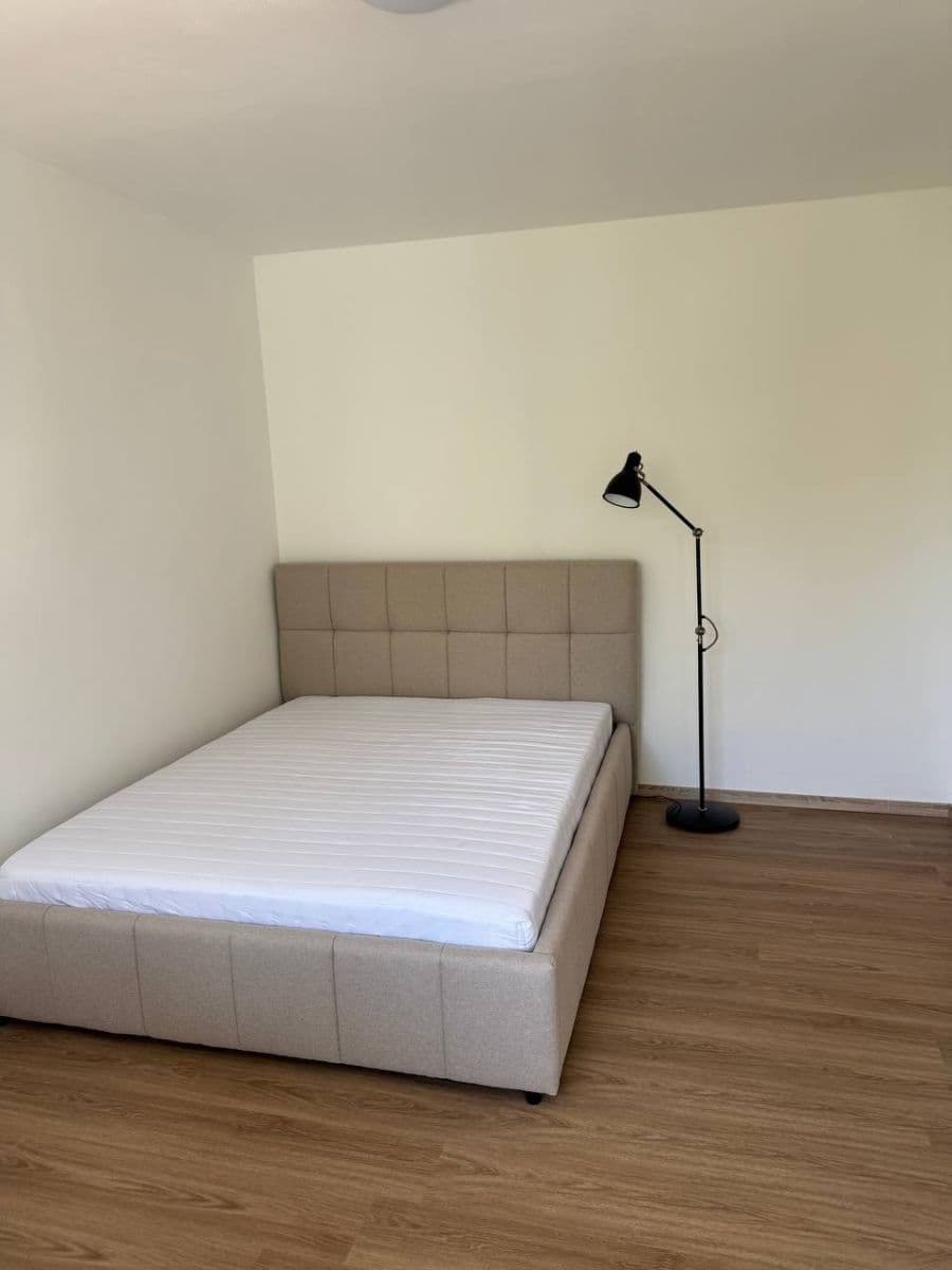 Prenájom bytu 1-izbový 33 m², Pod Třebešínem, Praha, Praha Prenájom bytu 1-izbový 33 m², Pod Třebešínem, Praha, Praha
