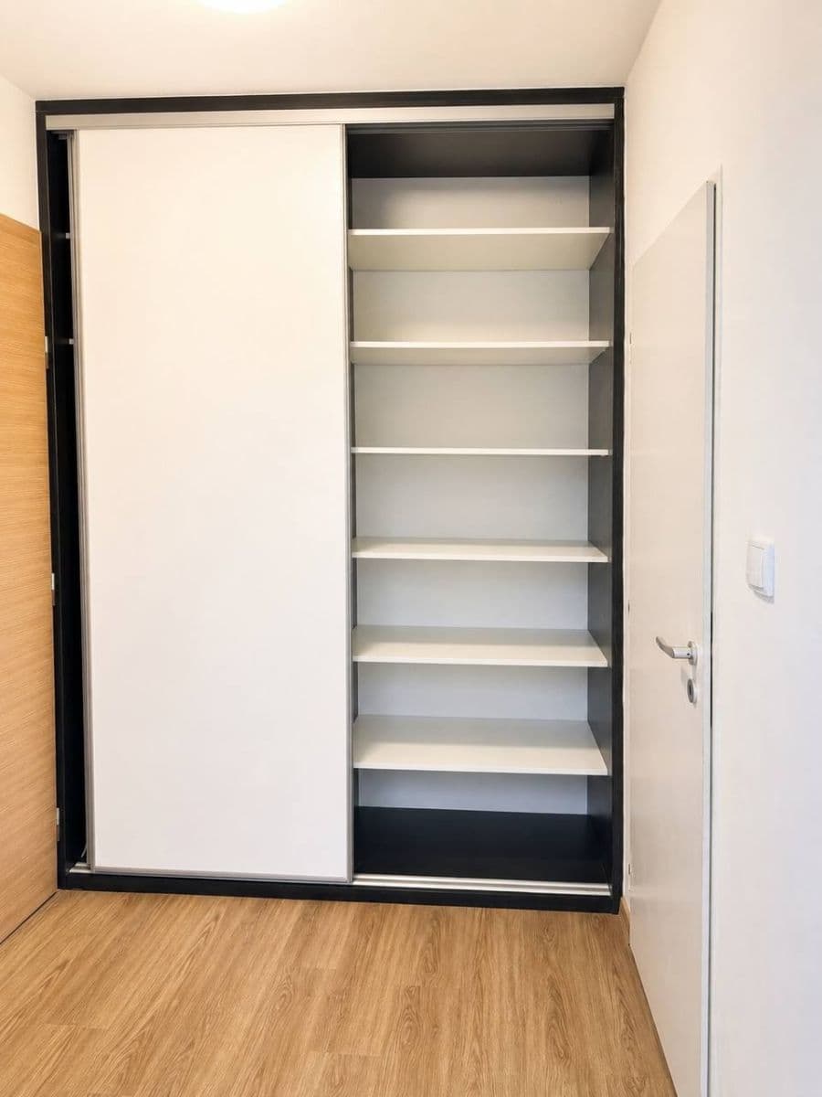 Prenájom bytu 1-izbový 33 m², Pod Třebešínem, Praha, Praha Prenájom bytu 1-izbový 33 m², Pod Třebešínem, Praha, Praha
