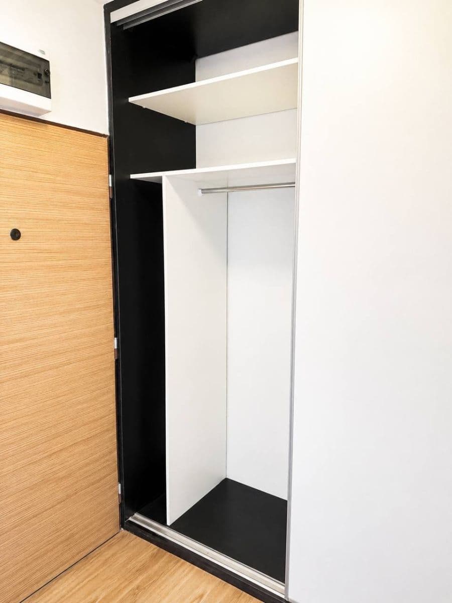 Prenájom bytu 1-izbový 33 m², Pod Třebešínem, Praha, Praha Prenájom bytu 1-izbový 33 m², Pod Třebešínem, Praha, Praha