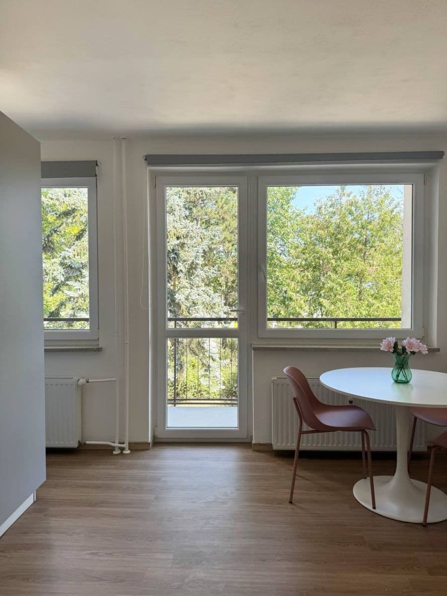 Prenájom bytu 1-izbový 33 m², Pod Třebešínem, Praha, Praha Prenájom bytu 1-izbový 33 m², Pod Třebešínem, Praha, Praha