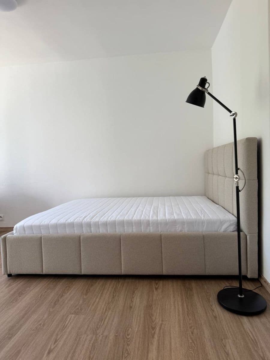 Prenájom bytu 1-izbový 33 m², Pod Třebešínem, Praha, Praha Prenájom bytu 1-izbový 33 m², Pod Třebešínem, Praha, Praha