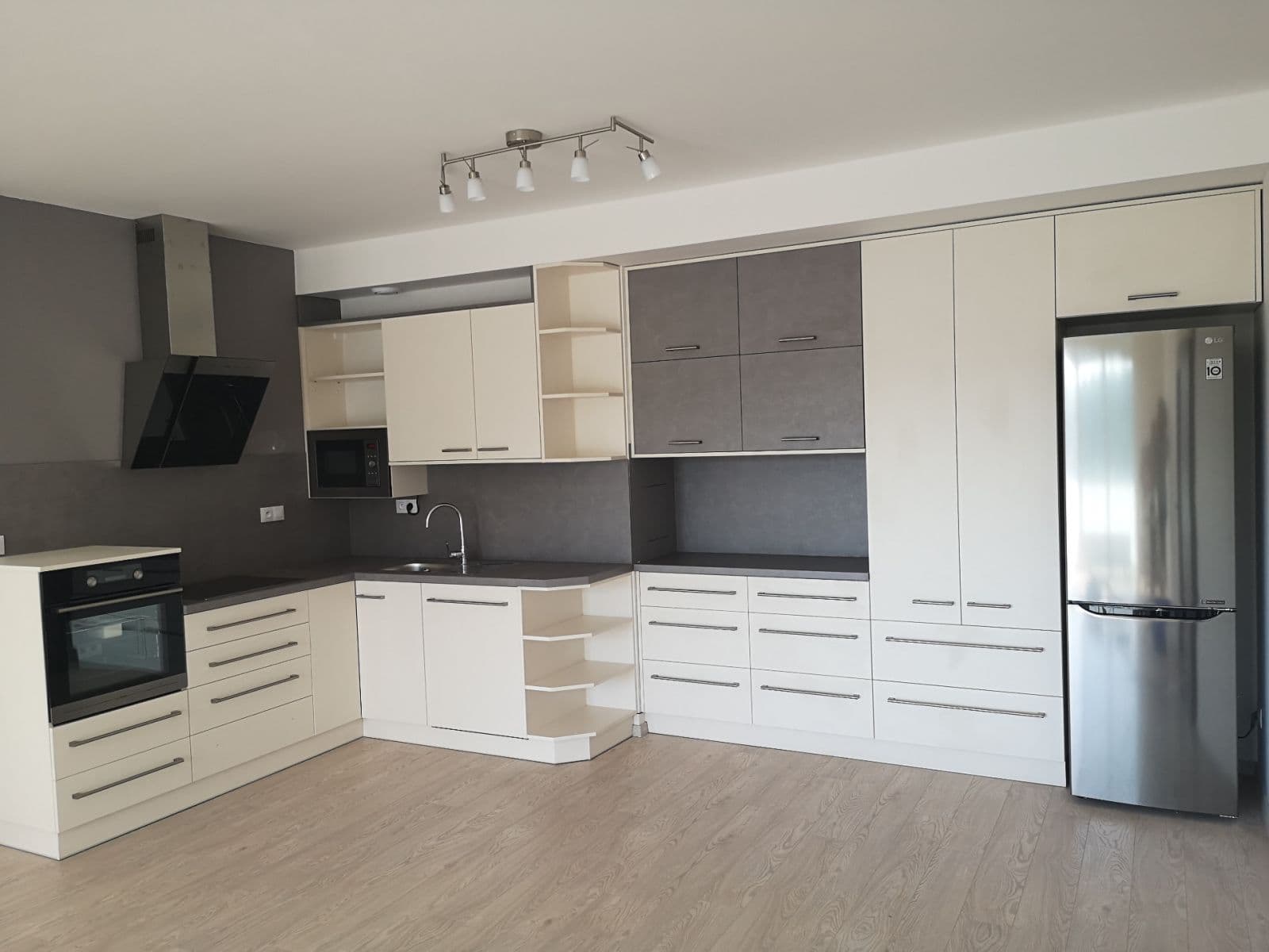 Prenájom bytu 3-izbový 99 m², Poříčí, Brno, Jihomoravský kraj Prenájom bytu 3-izbový 99 m², Poříčí, Brno, Jihomoravský kraj