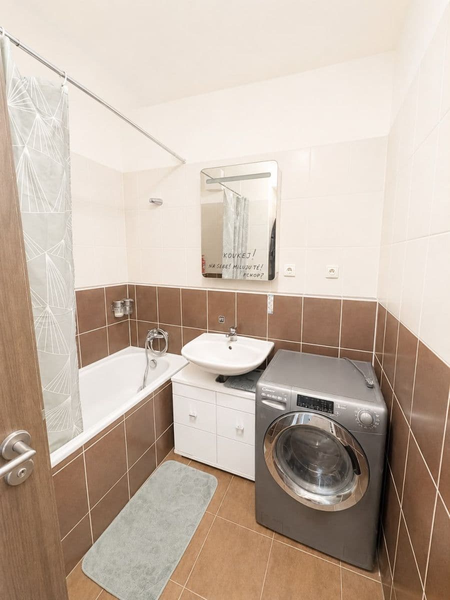 Prenájom bytu 2-izbový 50 m², Jaroslava Holečka, Kladno, Středočeský kraj Prenájom bytu 2-izbový 50 m², Jaroslava Holečka, Kladno, Středočeský kraj