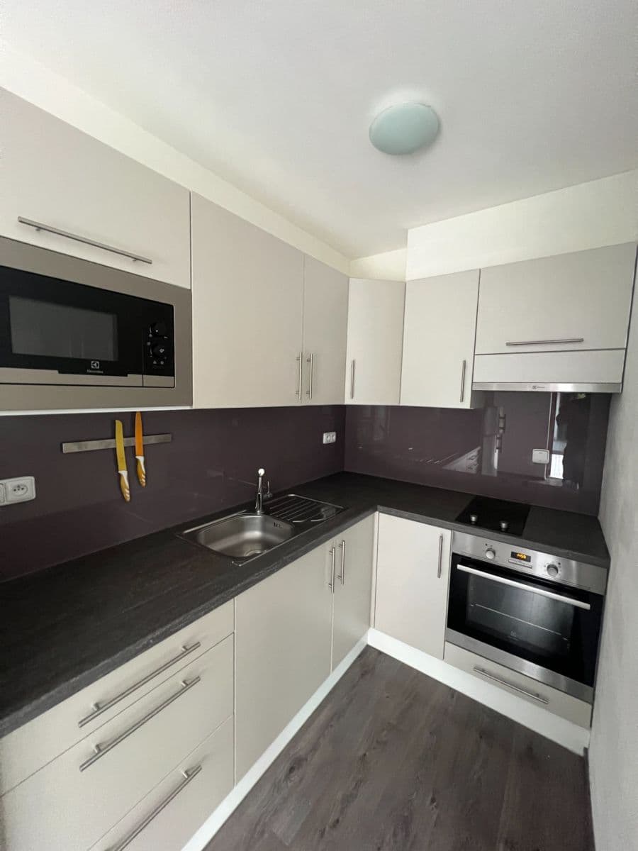 Prenájom bytu 2-izbový 50 m², V Edenu, Mníšek pod Brdy, Středočeský kraj Prenájom bytu 2-izbový 50 m², V Edenu, Mníšek pod Brdy, Středočeský kraj