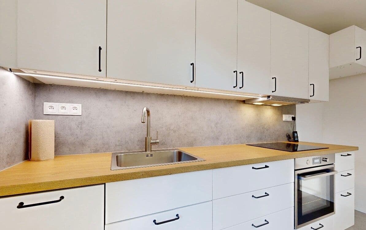 Prenájom bytu 3-izbový 105 m², Šlikova, Praha, Praha Prenájom bytu 3-izbový 105 m², Šlikova, Praha, Praha