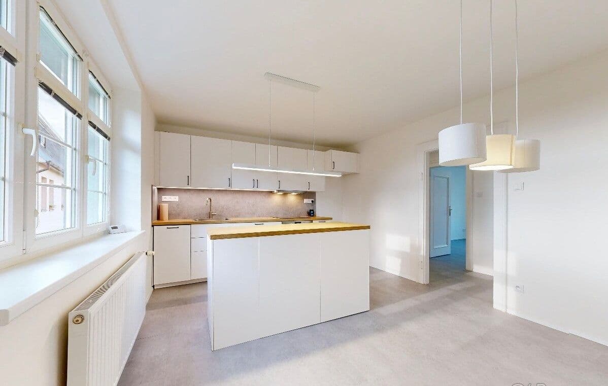 Prenájom bytu 3-izbový 105 m², Šlikova, Praha, Praha Prenájom bytu 3-izbový 105 m², Šlikova, Praha, Praha