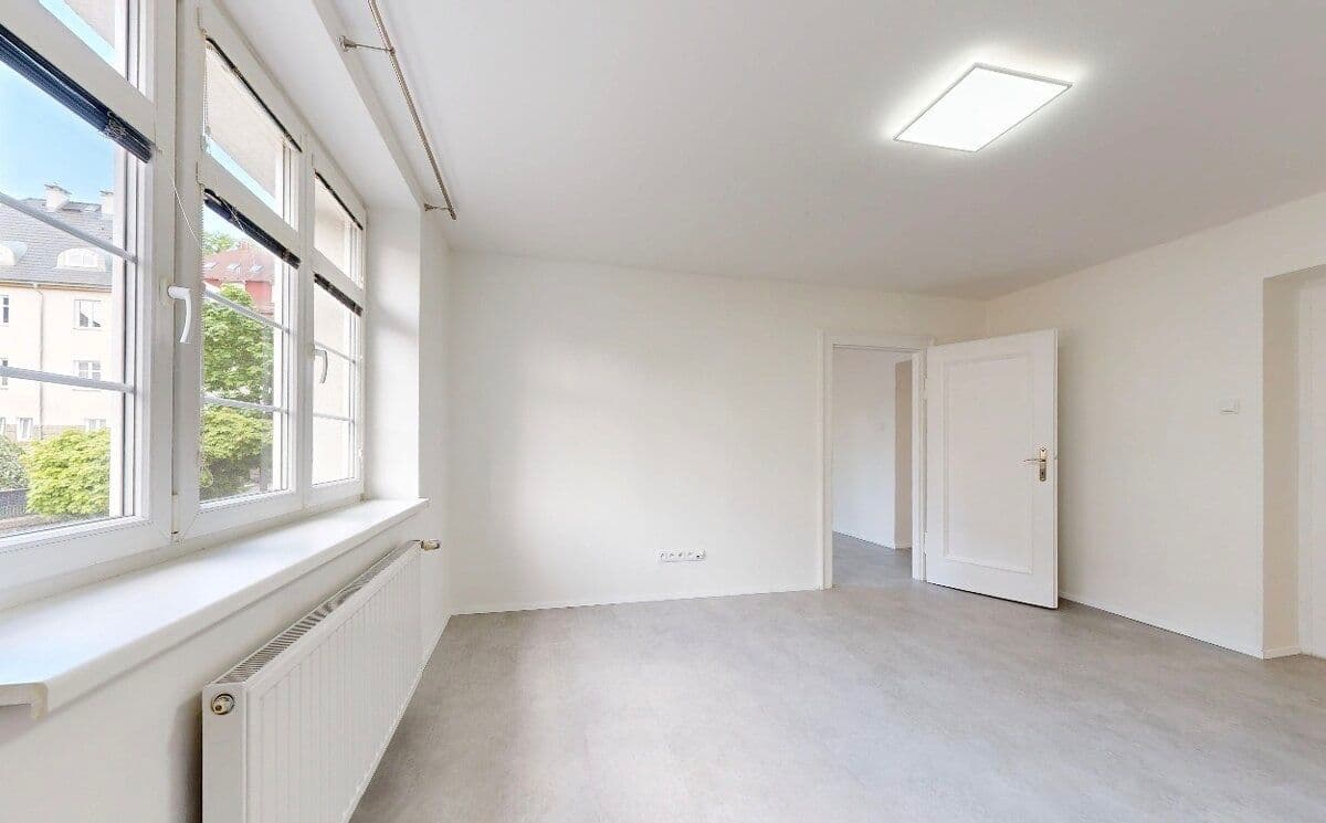 Prenájom bytu 3-izbový 105 m², Šlikova, Praha, Praha Prenájom bytu 3-izbový 105 m², Šlikova, Praha, Praha