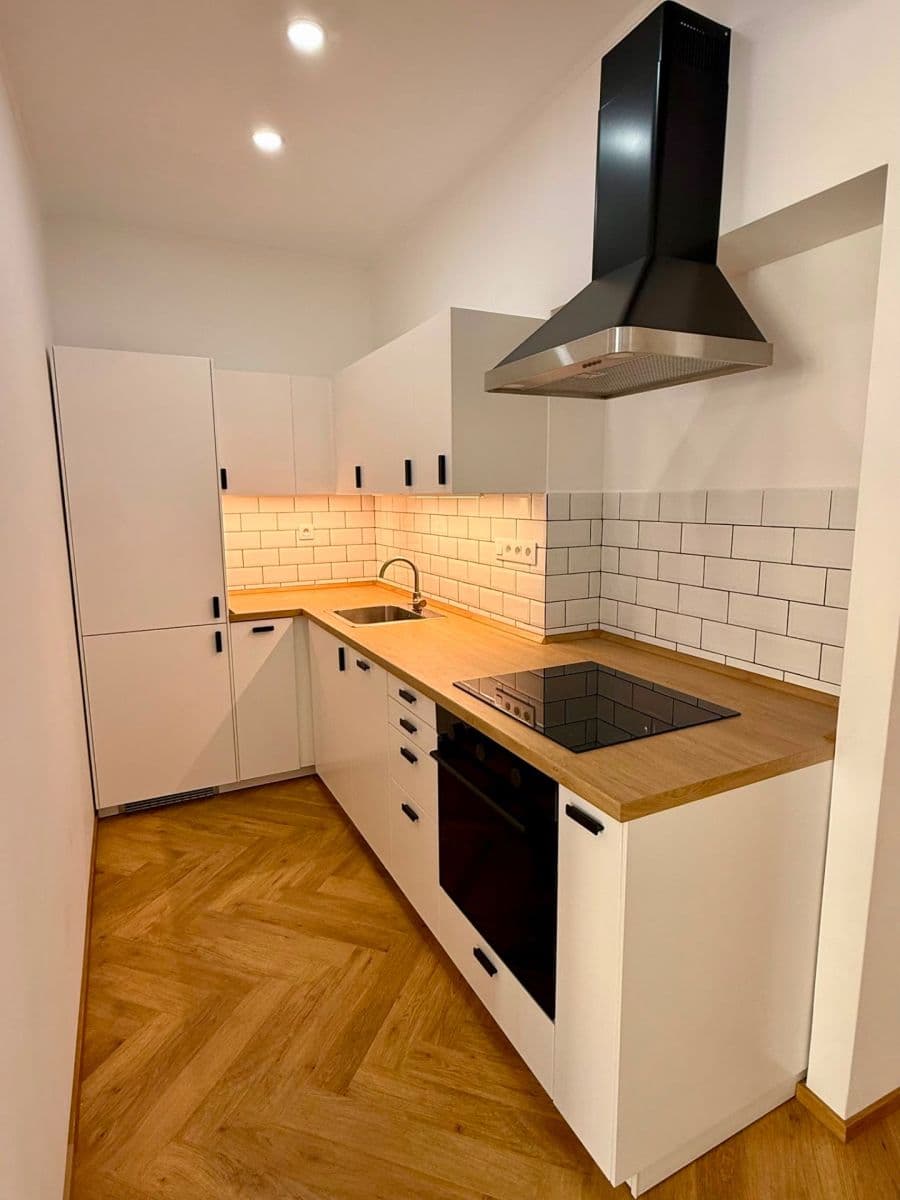 Prenájom bytu 3-izbový 61 m², Žerotínova, Praha, Praha Prenájom bytu 3-izbový 61 m², Žerotínova, Praha, Praha
