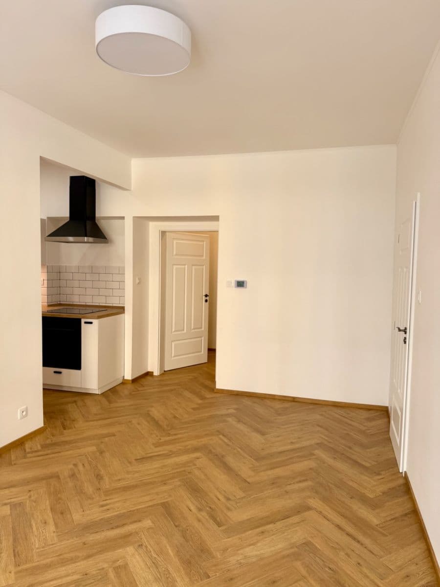 Prenájom bytu 3-izbový 61 m², Žerotínova, Praha, Praha Prenájom bytu 3-izbový 61 m², Žerotínova, Praha, Praha