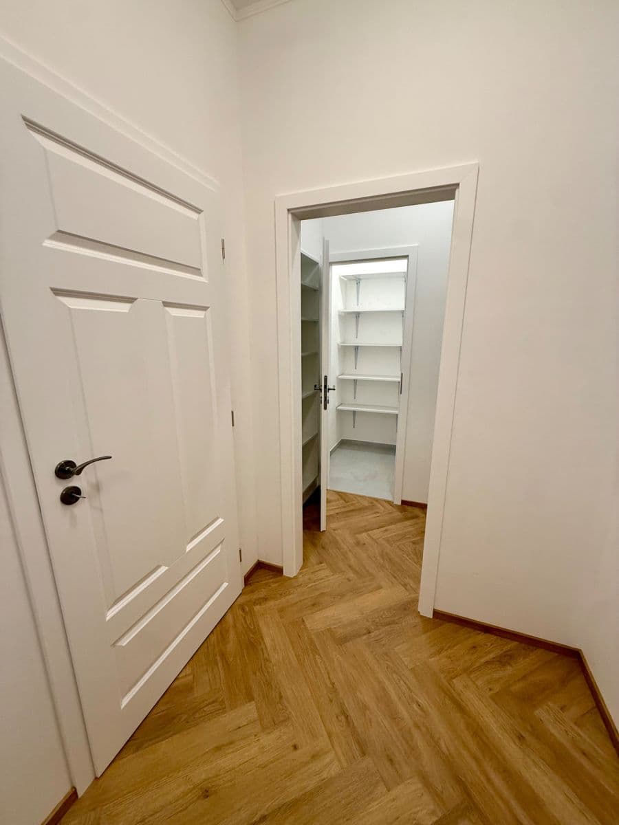 Prenájom bytu 3-izbový 61 m², Žerotínova, Praha, Praha Prenájom bytu 3-izbový 61 m², Žerotínova, Praha, Praha