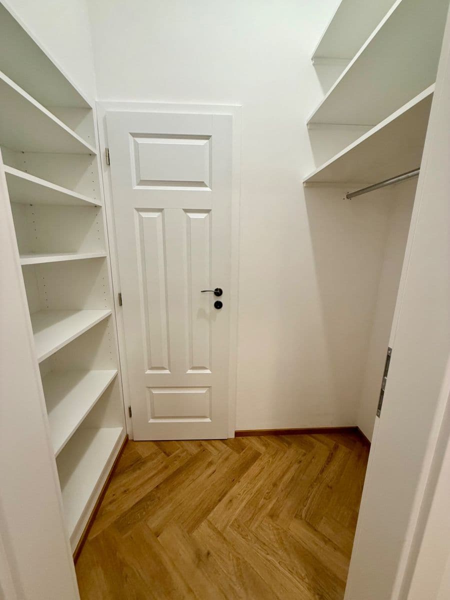 Prenájom bytu 3-izbový 61 m², Žerotínova, Praha, Praha Prenájom bytu 3-izbový 61 m², Žerotínova, Praha, Praha