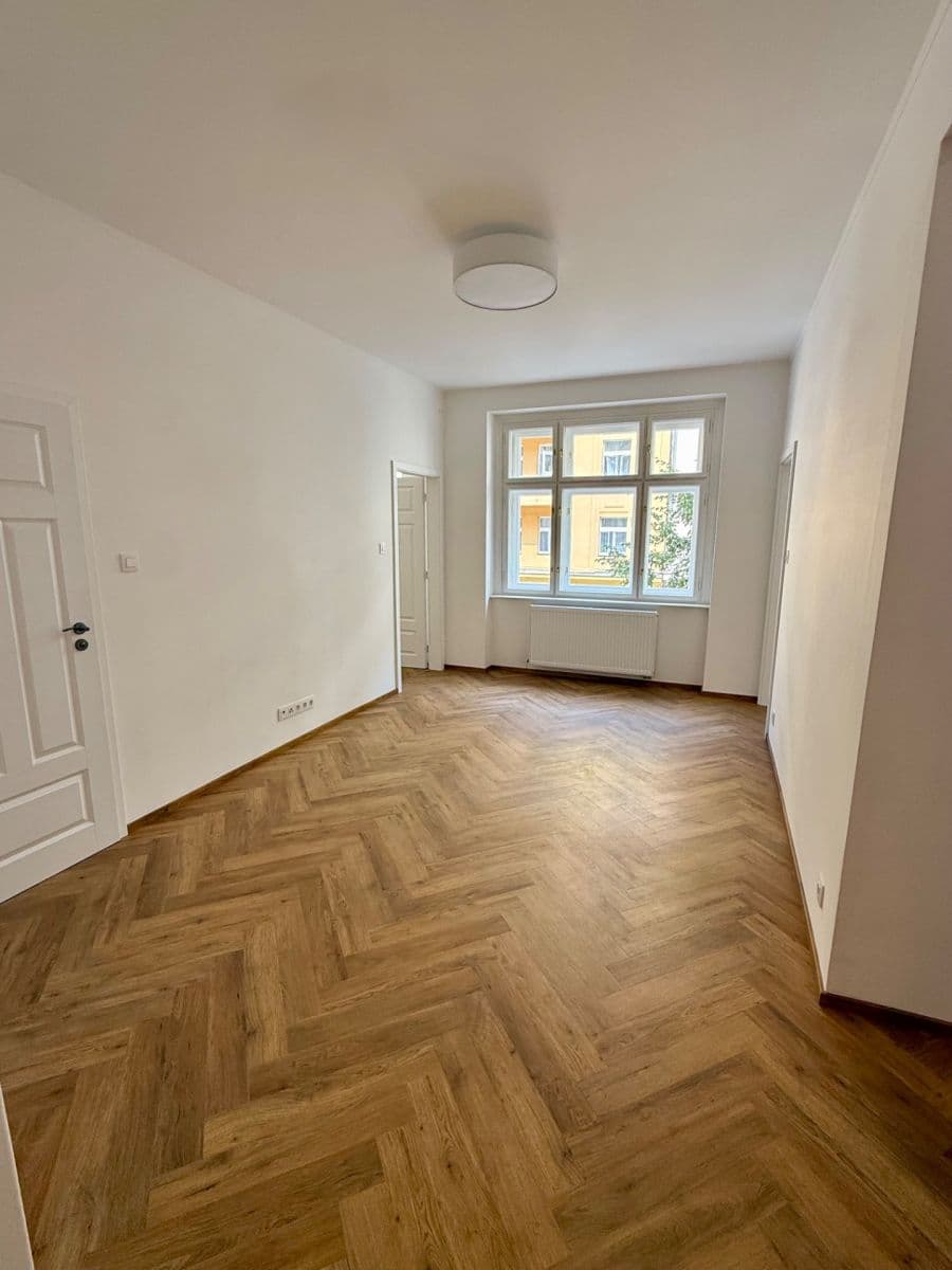 Prenájom bytu 3-izbový 61 m², Žerotínova, Praha, Praha Prenájom bytu 3-izbový 61 m², Žerotínova, Praha, Praha