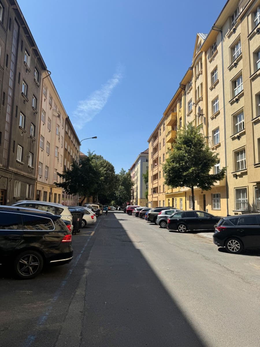 Prenájom bytu 3-izbový 61 m², Žerotínova, Praha, Praha Prenájom bytu 3-izbový 61 m², Žerotínova, Praha, Praha