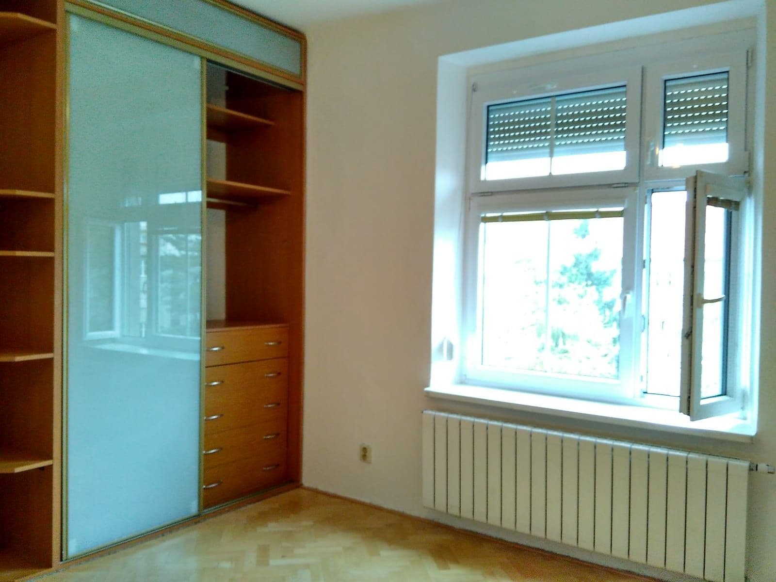 Prenájom bytu 2-izbový 46 m², Šmeralova, Olomouc, Olomoucký kraj Prenájom bytu 2-izbový 46 m², Šmeralova, Olomouc, Olomoucký kraj