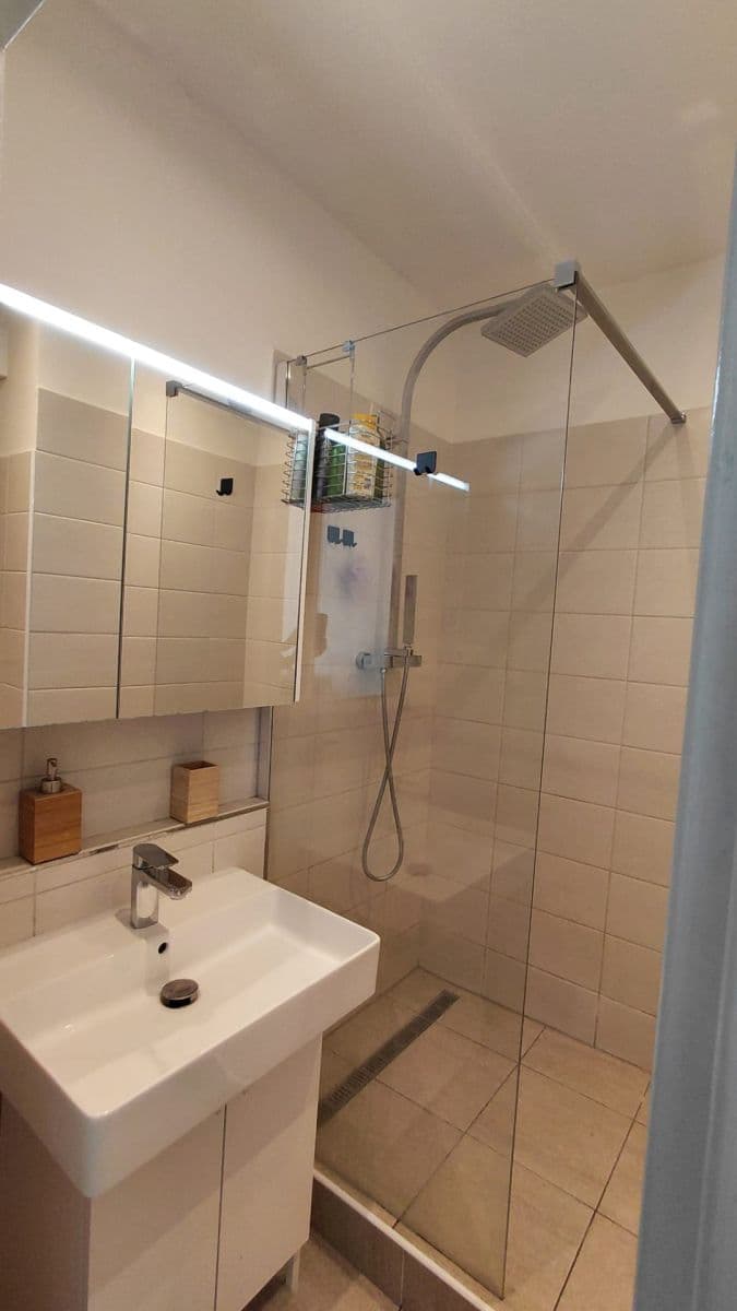 Prenájom bytu 2-izbový 46 m², Krupská, Praha, Praha Prenájom bytu 2-izbový 46 m², Krupská, Praha, Praha
