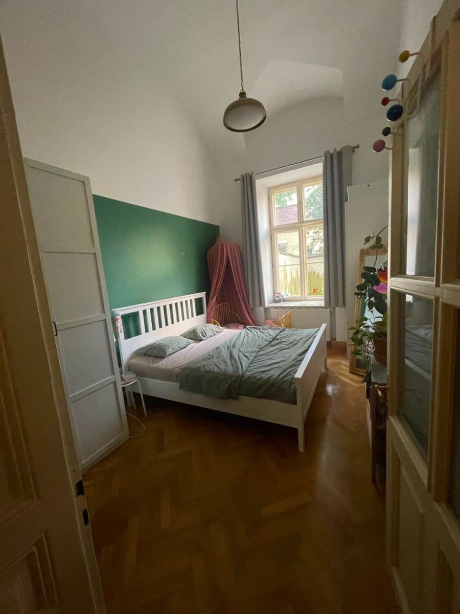 Prenájom bytu 3-izbový 78 m², Viktora Huga, Praha, Praha Prenájom bytu 3-izbový 78 m², Viktora Huga, Praha, Praha