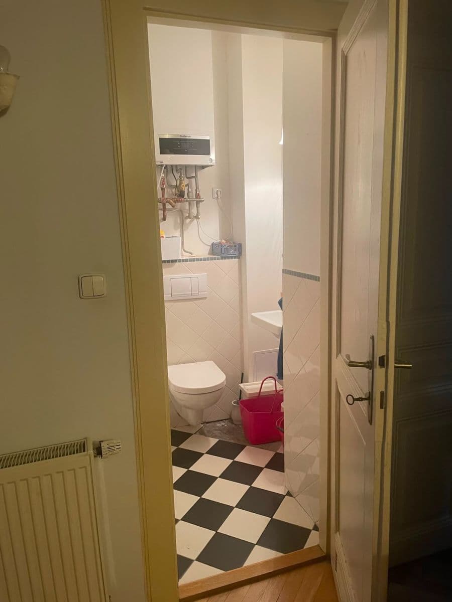 Prenájom bytu 3-izbový 78 m², Viktora Huga, Praha, Praha Prenájom bytu 3-izbový 78 m², Viktora Huga, Praha, Praha