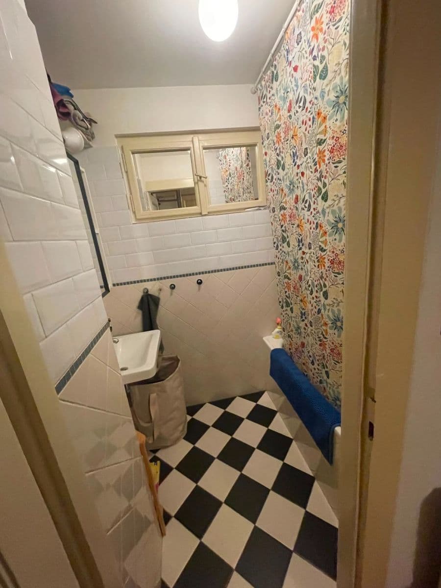 Prenájom bytu 3-izbový 78 m², Viktora Huga, Praha, Praha Prenájom bytu 3-izbový 78 m², Viktora Huga, Praha, Praha